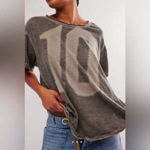 Casual Gray Graphic Women's Top Magnolia Pearl